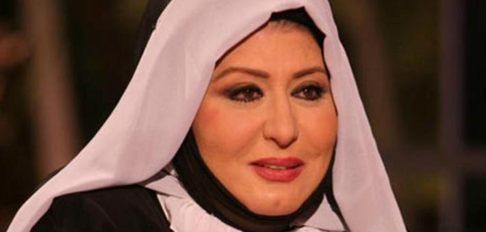 سهير رمزي تردّ على منتقديها وهذا ما قالته عن حجابها في الصيف!