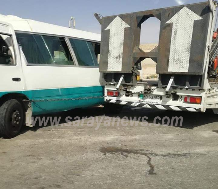 بالصور  .. إصابة (5) أشخاص بحادث تصادم بين مركبتين في الزرقاء 