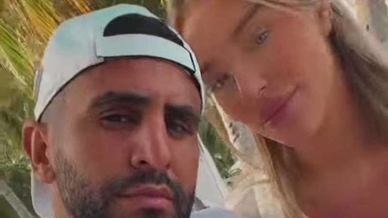 بعد الخروج المبكر من "أمم إفريقيا" ..  محرز في إجازة استجمام مع زوجته