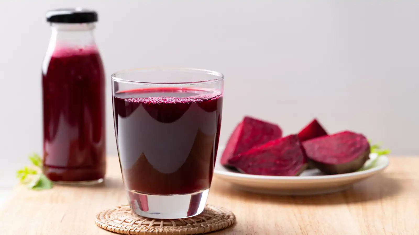 عصير الشمندر أم الرمان ..  أيهما يخفض ضغط الدم أكثر؟ 