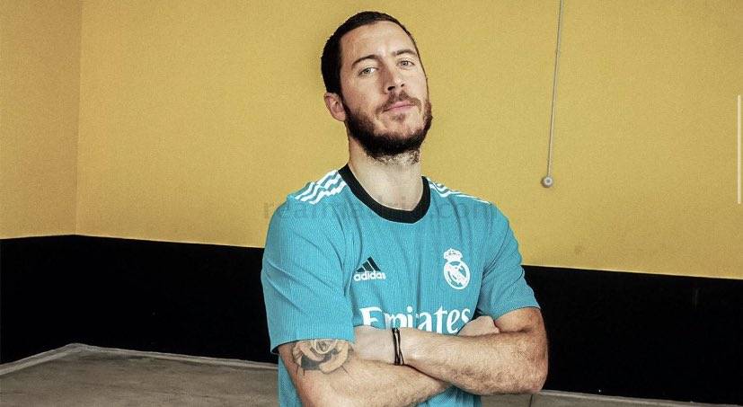 بالفيديو والصور  ..  ريال مدريد يستعرض قميصه الثالث 