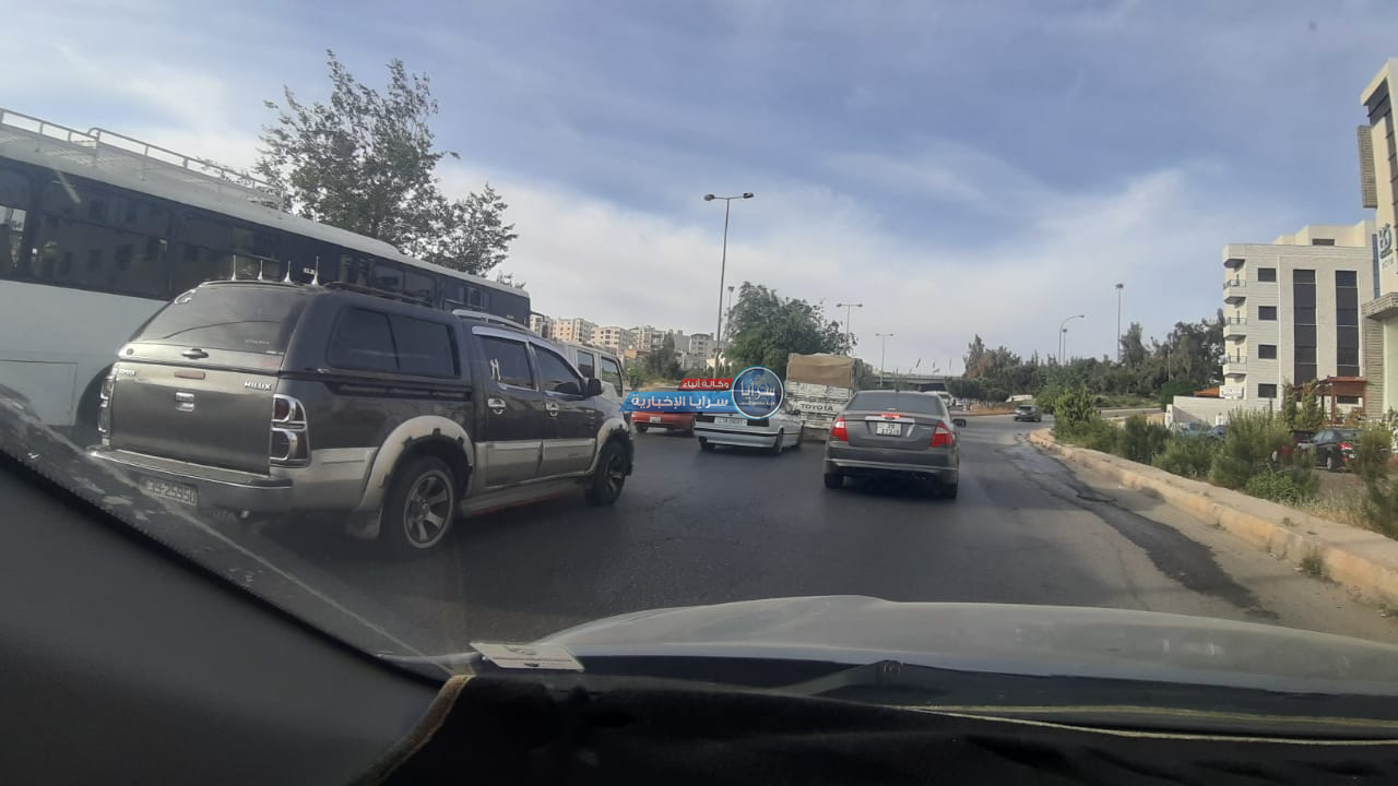 بالصور  ..  "سرايا" ترصد أزمة سير خانقة في شارع الأردن