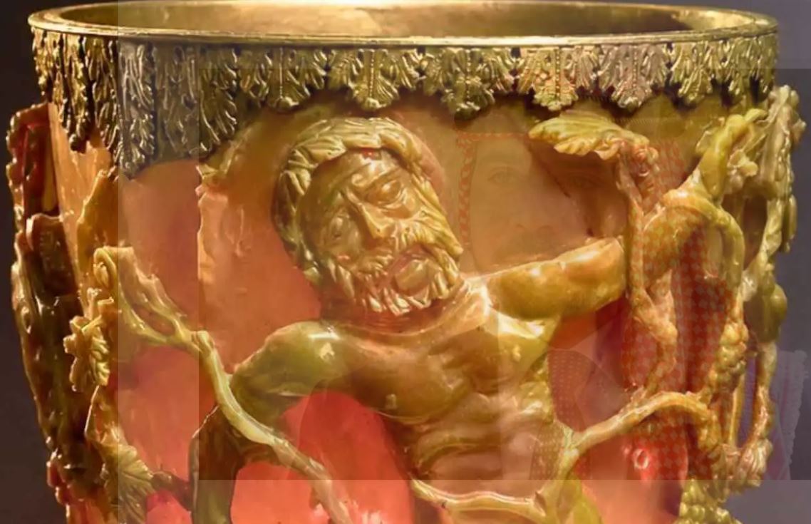 لغز عمره 1600 عام ..  علماء يعيدون تصنيع زجاج روماني سحري متغير اللون 