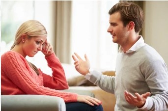 زوجتي تكره أهلي ولا تحب التواصل معهم، فماذا أفعل؟