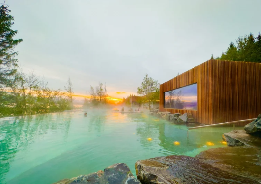 أيسلندا الشمالية: استمتع بالينابيع الساخنة والطبيعة البكر