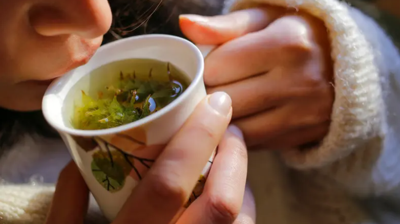 من النوم إلى علاج الغثيان ..  5 مشروبات صحية ومفيدة