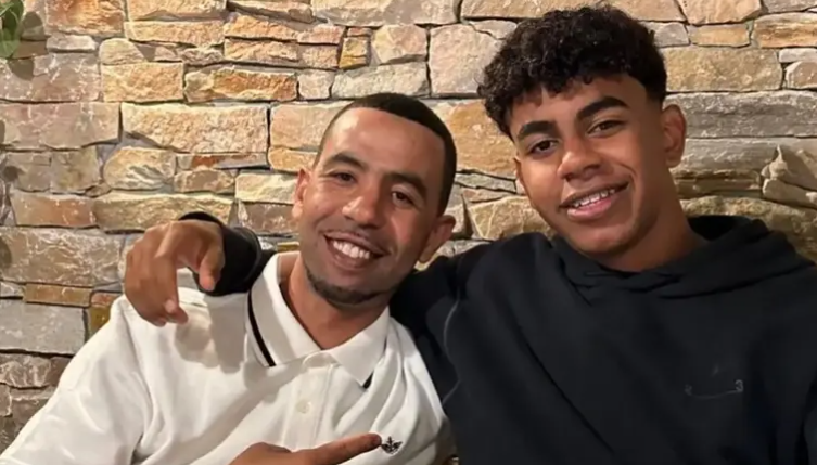 عائلة لامين يامال تتألم ..  والده "يبكي" ويطالب برشلونة بالتحرك