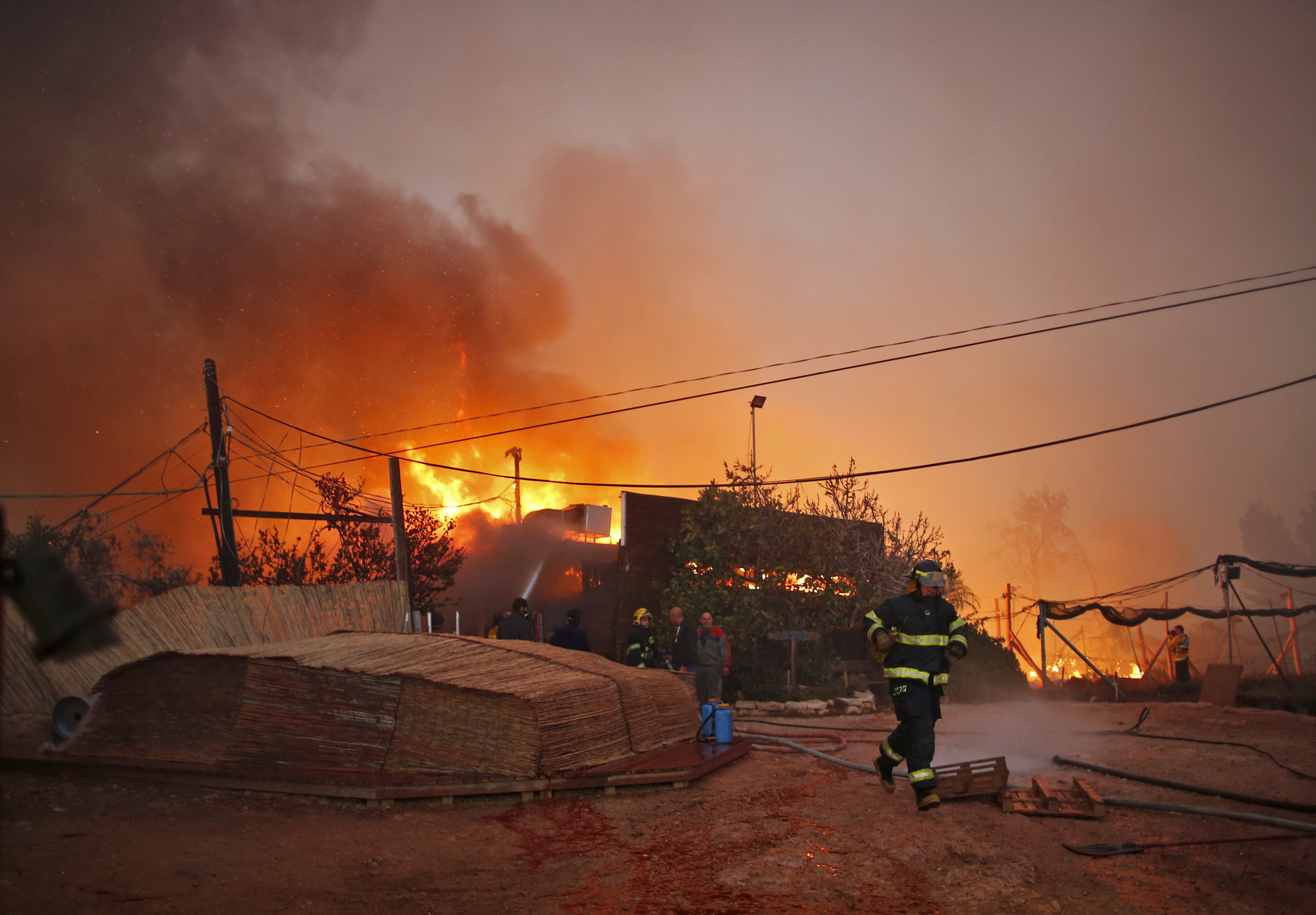 من هم الـ6 أشخاص الذين تنتظرهم إسرائيل لإطفاء حرائقها؟