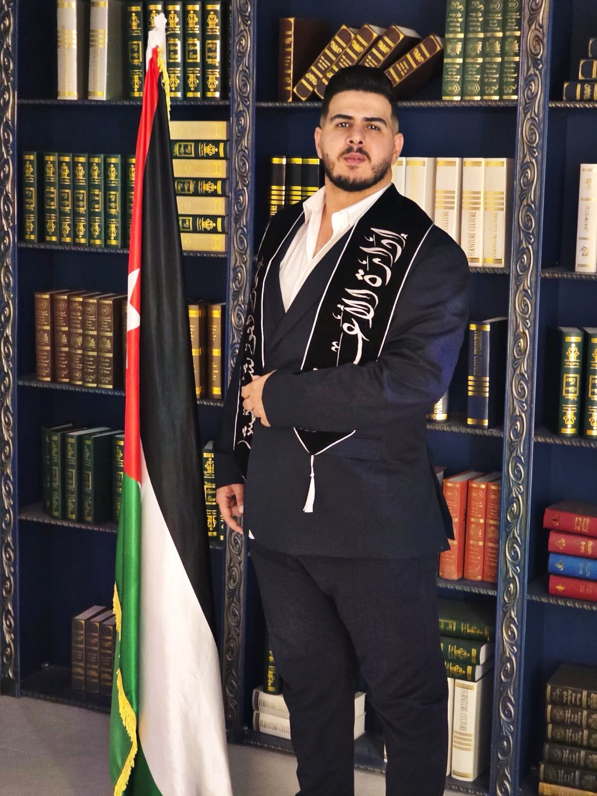  عمر أبو شاويش يحصد البكالوريوس بامتياز من جامعة الزيتونة