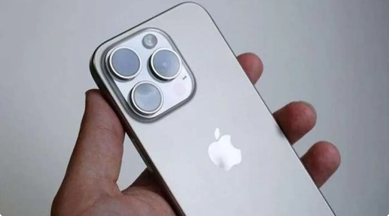 آيفون 18 وجهة «أبل» لخفض التكاليف ..  تصنيع أبسط ومواصفات أقل