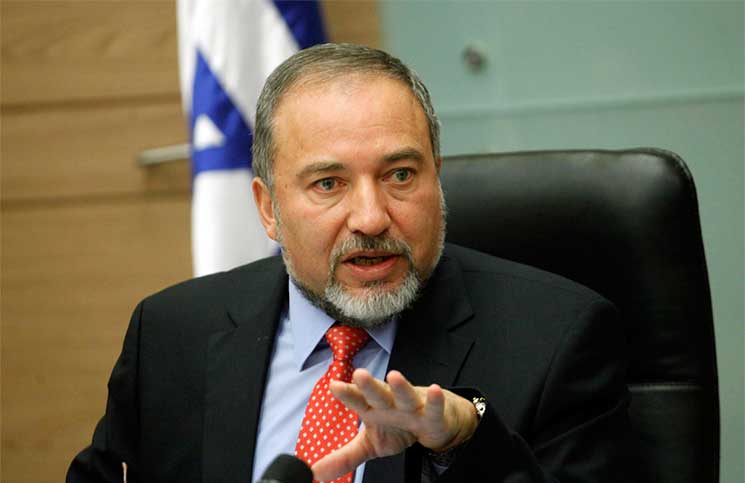 ليبرمان: سنعمل على إنزال حكم الإعدام بحق منفذ عملية الدهس -