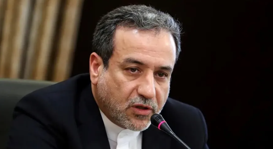 عراقجي يبحث هاتفيا مع نظيريه السعودي والتركي تداعيات الهجمات الأمريكية على إيران