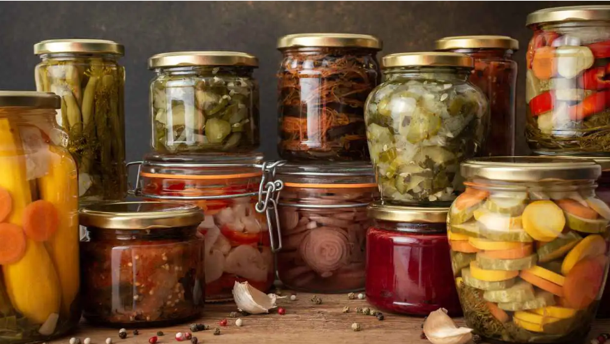 كيف تتأكد من سلامة الأطعمة المُخمَّرة؟