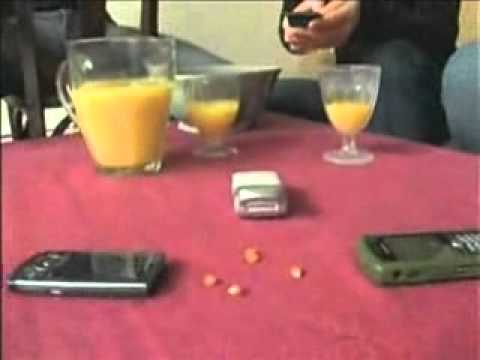 فيديو صادم.. وضعوا حبات"بوشار" بين 3 جوالات!!