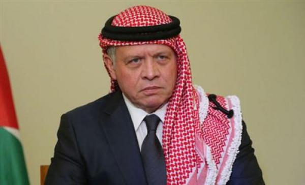 الملك يعزي خادم الحرمين الشريفين بوفاة الأمير نواف بن عبدالعزيز