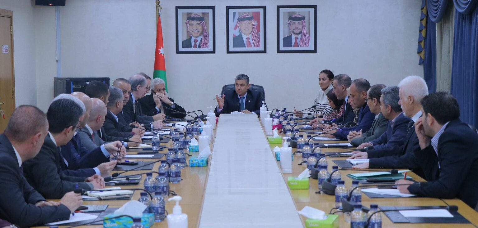 "السياحة النيابية" تطلع على استراتيجية الطيران المدني