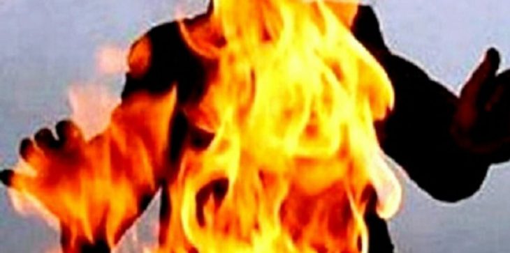 في حادثة مروعه  .. سيدة تقدم على حرق نفسها بعد ارتباط زوجها بأخرى
