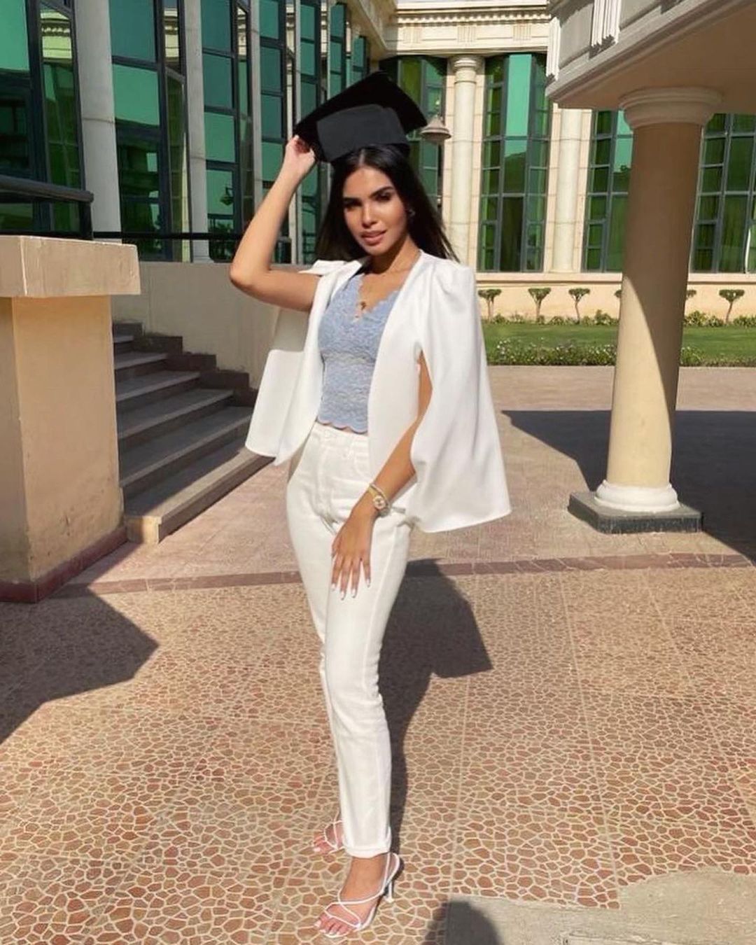 بالصور  ..  فيفي عبده تحتفل بتخرج حفيدتها