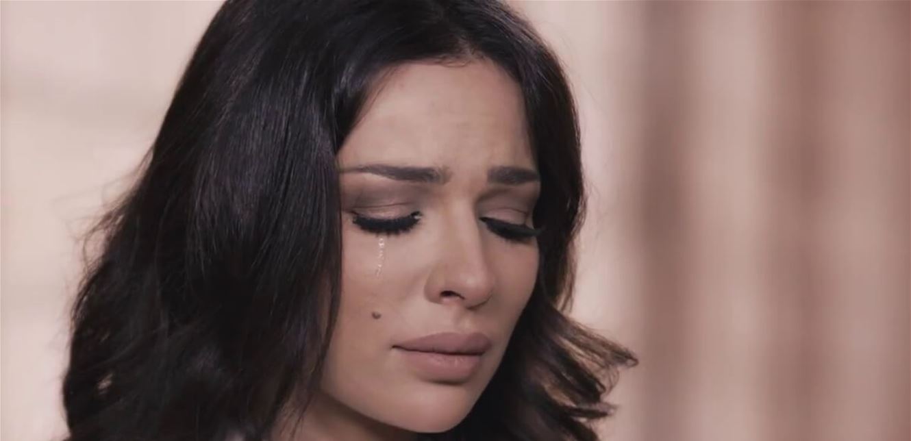 شاهدوا  ..  نادين نسيب نجيم تُحيي ذكرى رحيل والدها بسر مؤثر  ..  ما علاقة إنفجار المرفأ؟