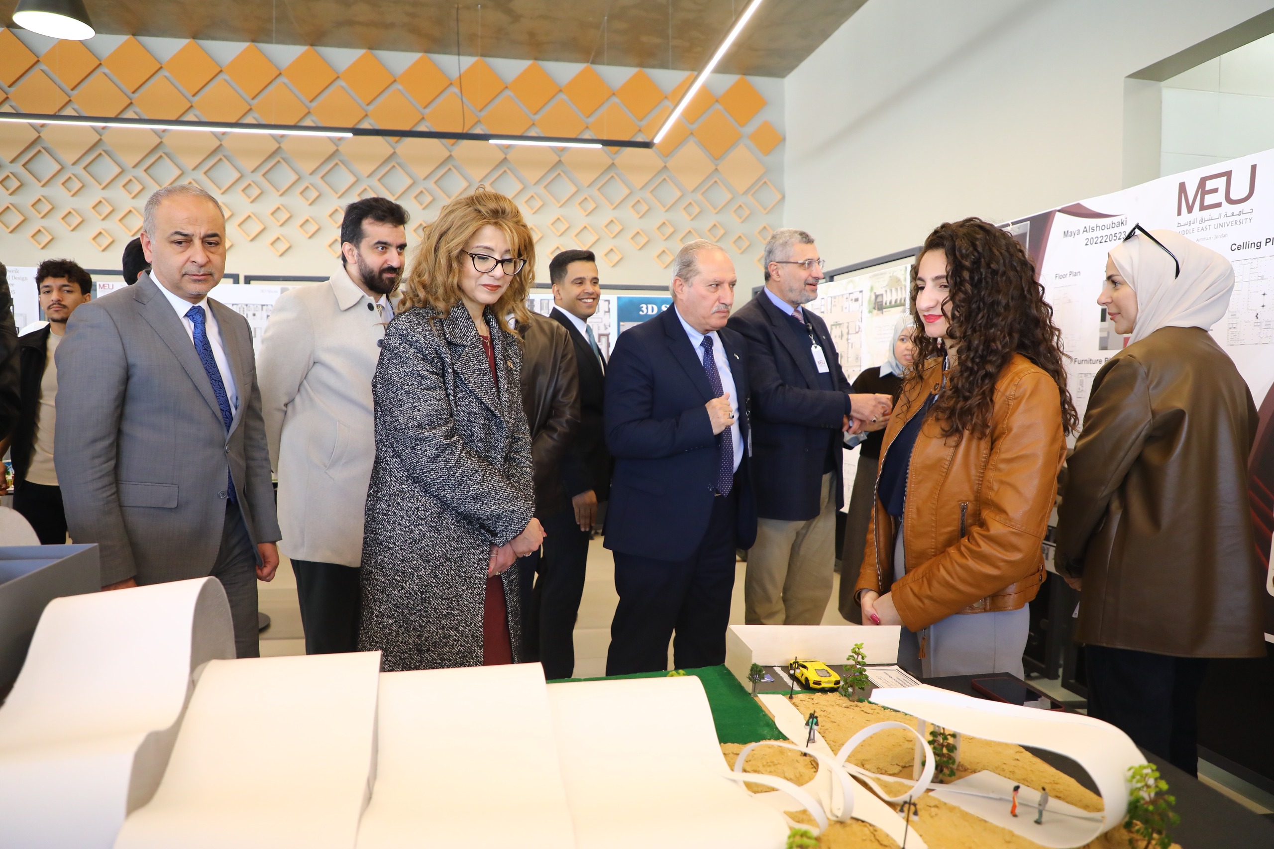 طلبة "الشرق الأوسط" يظهرون مهاراتهم المعمارية في معرض "MEU بأعين طلبتها" 