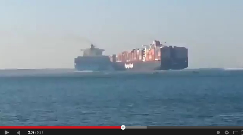 بالفيديو ..  لحظة تصادم سفينتين بقناة السويس اليوم