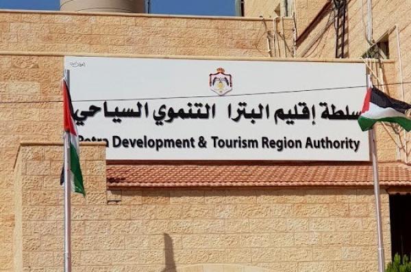 الحكومة تتحمل 50% من أجور العاملين بالقطاع السياحي في البترا