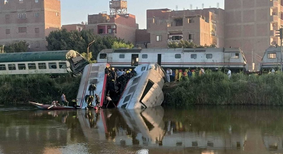 20 إصابة حتى الآن في حادث تصادم قطارين بمصر
