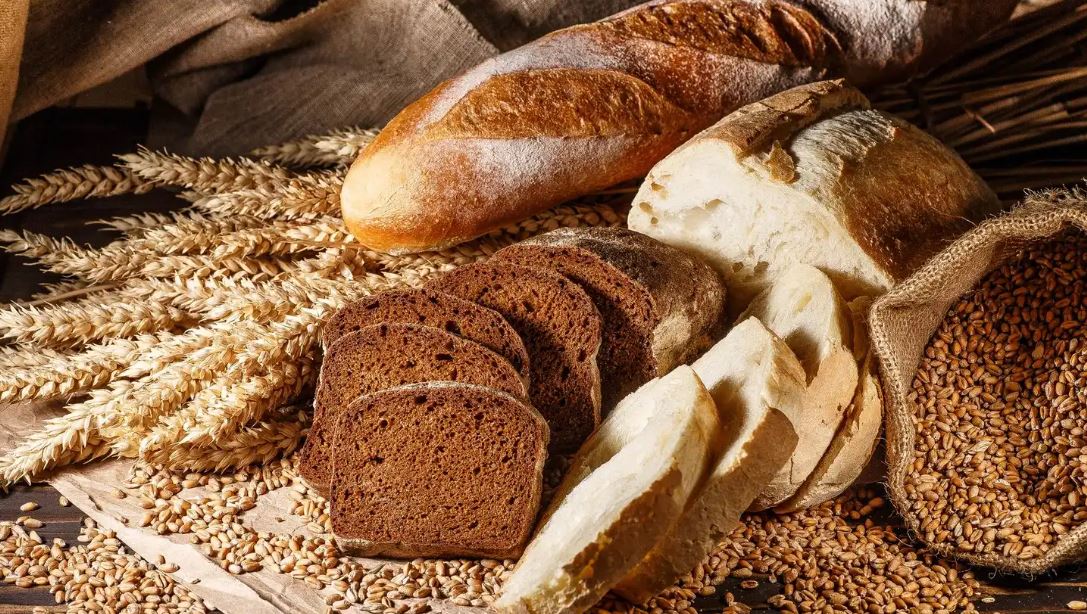 الخبز الأسمر أم الأبيض ..  أيهما أفضل للحفاظ على استقرار سكر الدم؟  