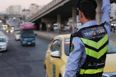 إدارة السير تحذر من وقوف المركبة بالأنفاق وفوق الجسور
