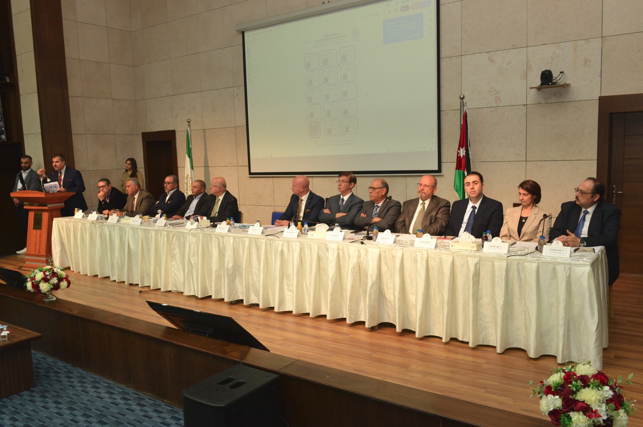 رئيس جامعة البترا يلتقي الطلبة المستجدين للعام الجامعي 2025/2026