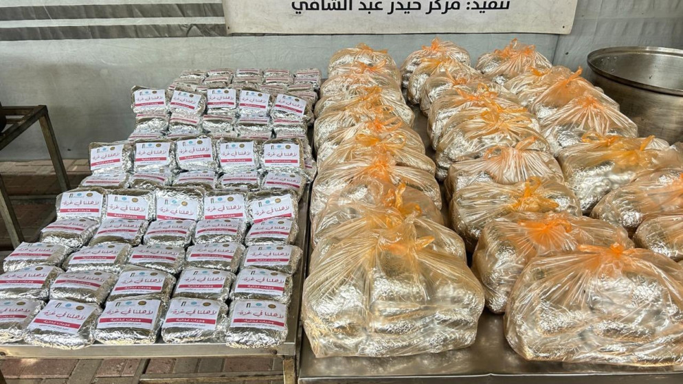 "الخيرية الهاشمية" ووقفية خير الأردن توزعان وجبات ساخنة في غزة