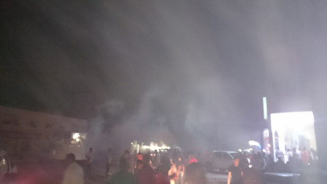بالصور : اطلاق نار واغلاق طرق في غور المزرعه 