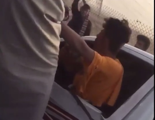 بالفيديو  ..  شاب سعودي يدهس آخر ويصطدم بعشرات المركبات لقيادته تحت تأثير المخدرات