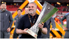 رغم تتويجه بالدوري الأوروبي ..  إقالة بوستيكوجلو من تدريب توتنهام