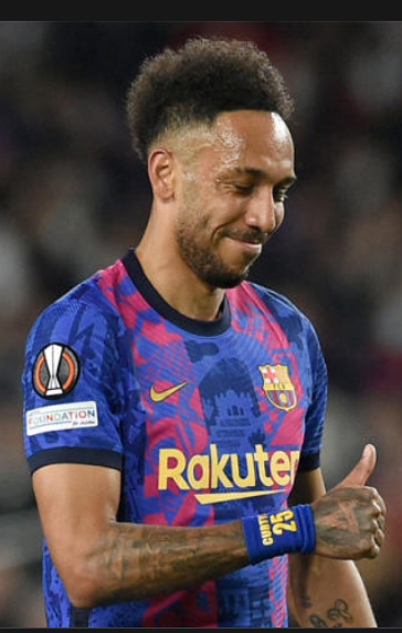 أوباميانج يتجاهل مانشستر يونايتد