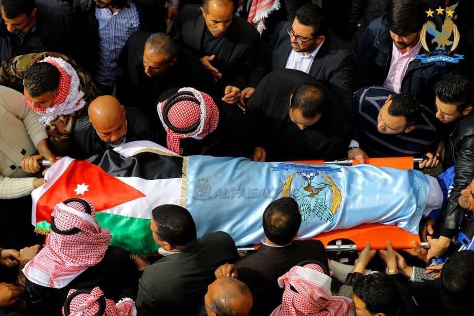 بالفيديو والصور ..  الآلاف يشيعون جثمان الشيخ سلطان العدوان 