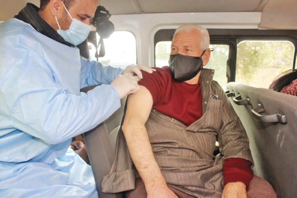  وزارة الصحة: السماح لمتلقي جرعتي اللقاح بالتجول أيام الحظر 