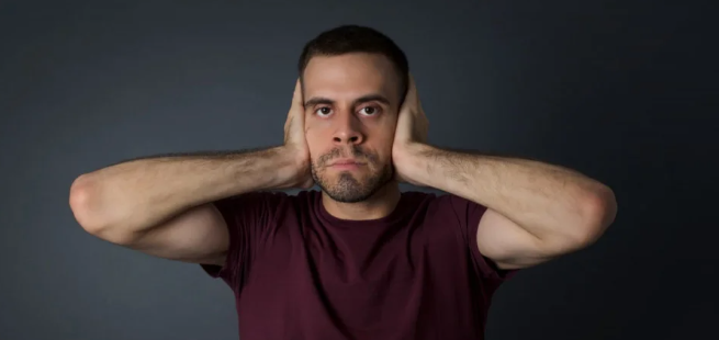 كيفية التعامل مع هروب الزوج من النقاش