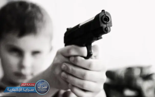 طفل بعمر 3 سنوات يقتل والدته برصاصة أطلقها بالخطأ من مسدس كان يلعب به
