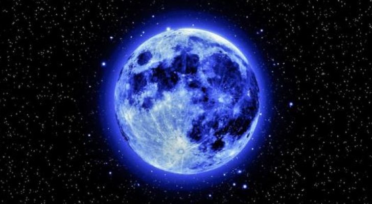 هل يظهر القمر الأزرق الليلة ؟ 