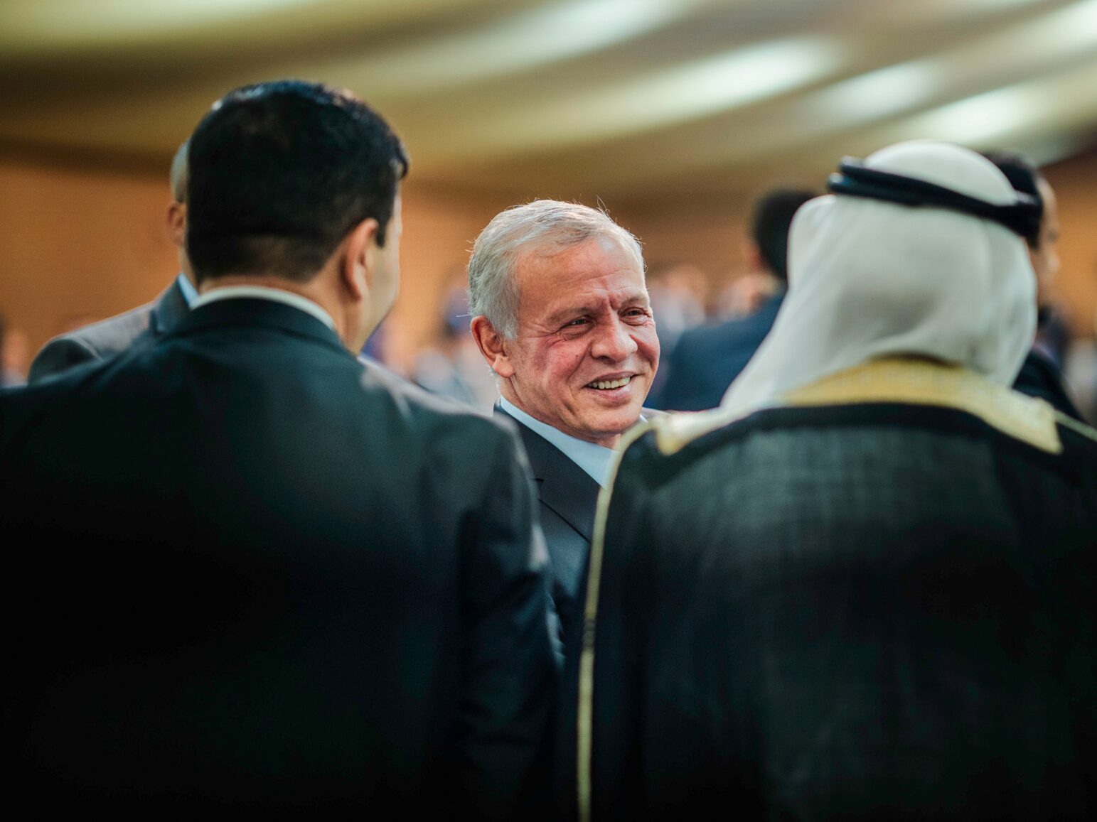 الملك ترافقه الملكة رانيا يزور محافظة مأدبا