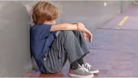 الشعور بالظلم وعدم الثقة في الناس ألزمني البيت!