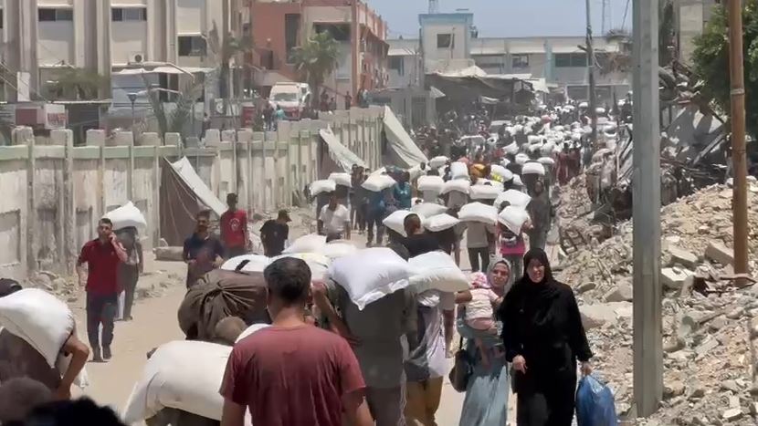 147 شاحنة أردنية دخلت غزة محمّلة بالطحين والمساعدات الغذائية بالتعاون مع منظمات دولية