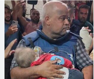 بالفيديو ..  هذا ماقاله الصحفي وائل الدحدوح مراسل قناة الجزيرة بعد بعد استشهاد أبنائه وزوجته