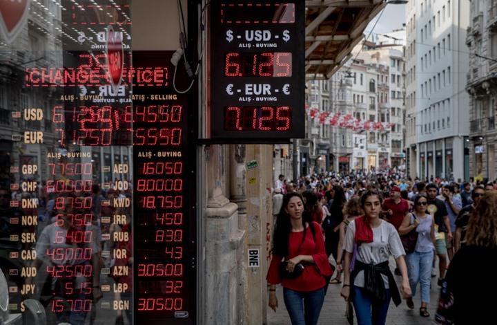 الليرة التركية تعاود الهبوط بعد رحلة صعود