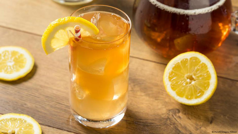 هذا ما يحدث عند شرب الماء بالليمون يوميا