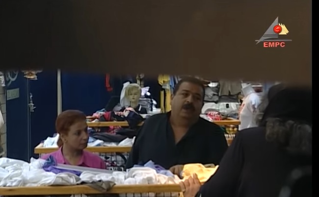 الكاميرا الخفية  ..  البائعة العجوز 