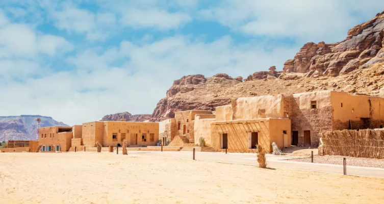 بالصور  ..  أجمل الأماكن السياحية الأثرية والطبيعية في العلا