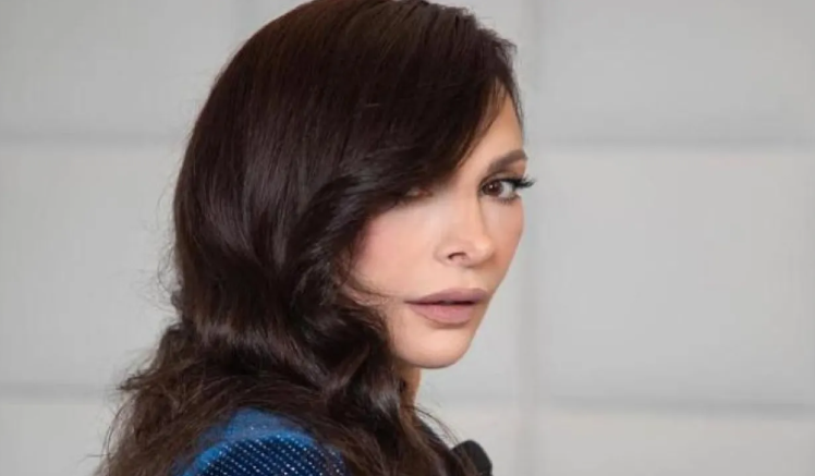 أمل حجازي تعلن شطب «حجابك تاج» من مسيرتها الغنائية