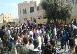 طلبة مدرسة الاندلس في بلدة الزعتري يواصلون اضرابهم 